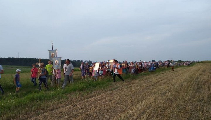 Крестный ход верующих Ровенской епархии в Почаевскую лавру. Фото: Ровенская епархия