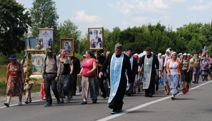 Международный крестный ход перешел украинскую границу. Фото: Facebook