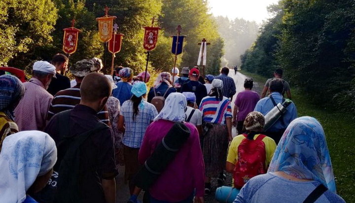 З Івано-Франківська почався 22-й хресний хід в Почаївську лавру. Фото: Івано-Франківська єпархія