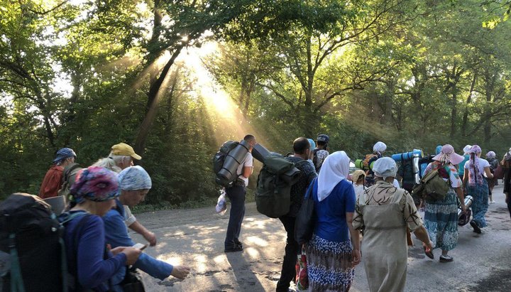 Сказання про хрестохідців, що до Богородиці йдуть, або Чому йде хресна хода