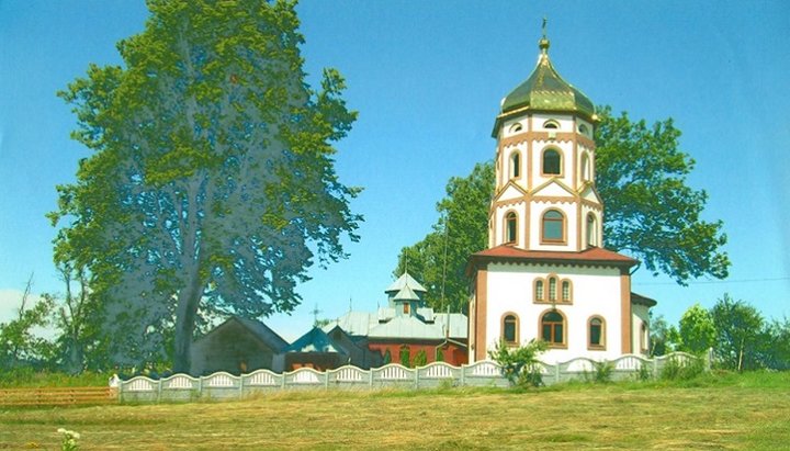 Храм в скиту в честь Рождества Пресвятой Богородицы в Зруб-Комаровском. Фото: Черновицко-Буковинская епархия