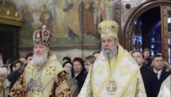 Patriarch Kirill of Moscow and Archbishop Chrysostomos. Photo: agionoros.ru