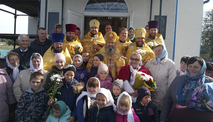 У Вороні місцеві жителі і селяни, що виїхали за кордон, збудували храм