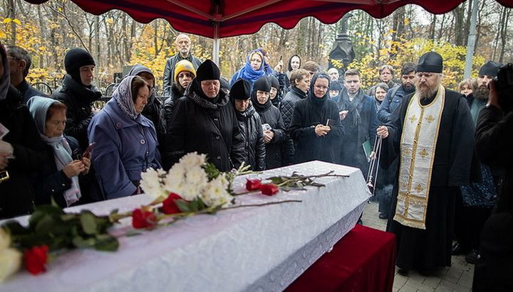 В Троїце-Сергієву лавру перенесли останки духівника обителі старця Захарії. Фото: pravoslavie.ru