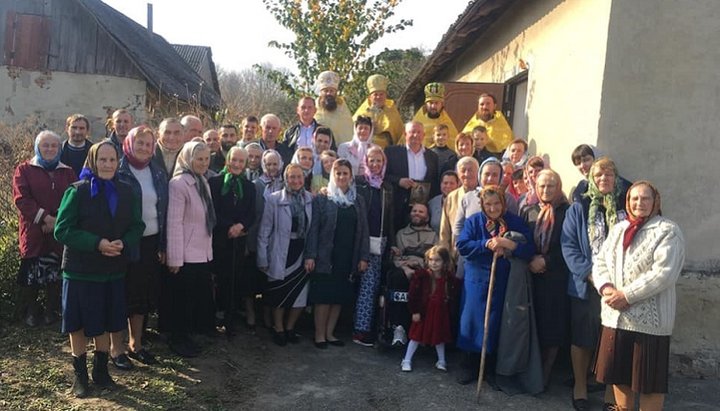 Прихожане домового храма при первом в Ровенской епархии православном Доме милосердия. Фото: Фейсбук