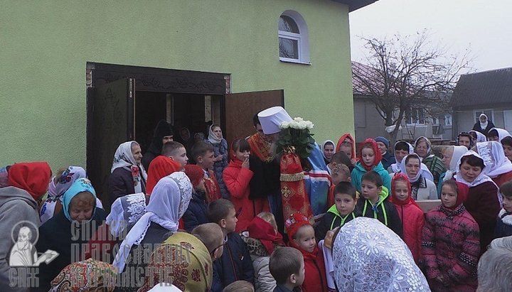 Первую Божественную литургию в новом храме возглавил митрополит Сергий. Фото: СПЖ