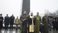 В Парку слави «ієрарх» ПЦУ помолився для посла Британії англійською