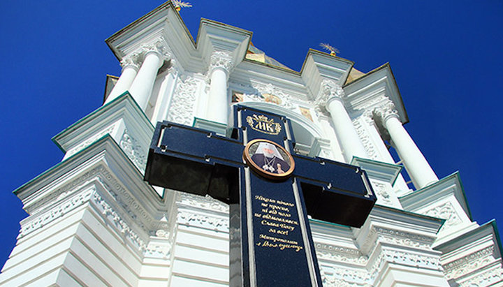 Надгробок на могилі митрополита Володимира (Сабодана) в Києво-Печерській лаврі. Фото: kiev-foto.info