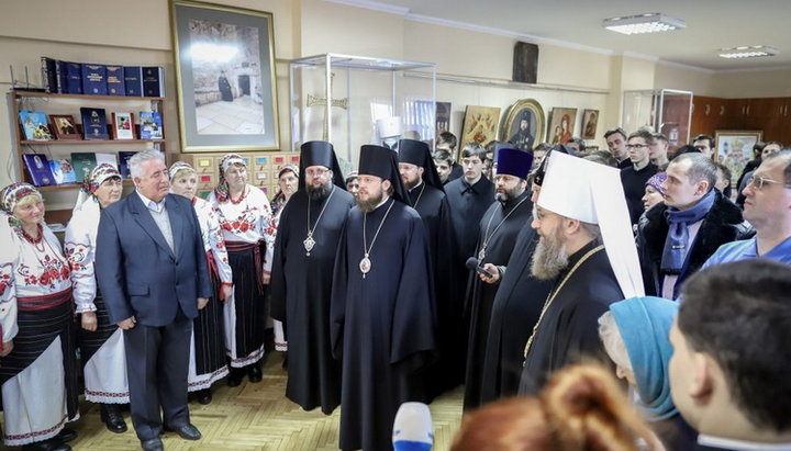 У КДАіС відкрилася виставка, присвячена Митрополиту Володимиру (Сабодану). Фото: news.church.ua