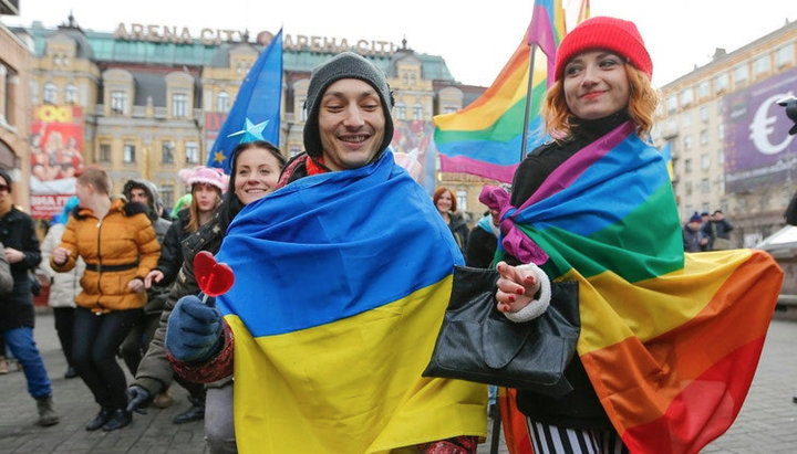 Депутати Рівного вважають, що ЛГБТ-марші загрожують інституту сім'ї. Фото: inforesist