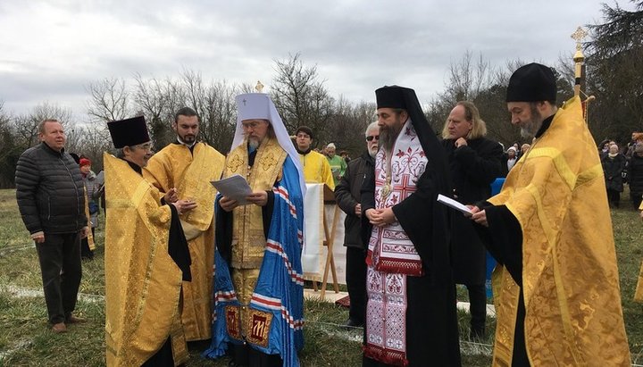 Митрополит Рязанский Марк освятил закладку нового храма. Фото: hungary.orthodoxia.org