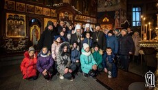 His Beatitude Onuphry meets with young pilgrims from near-front zone