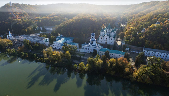 Вигляд з повітря на Свято-Успенську Святогірську лавру. Фото: svlavra.church.ua