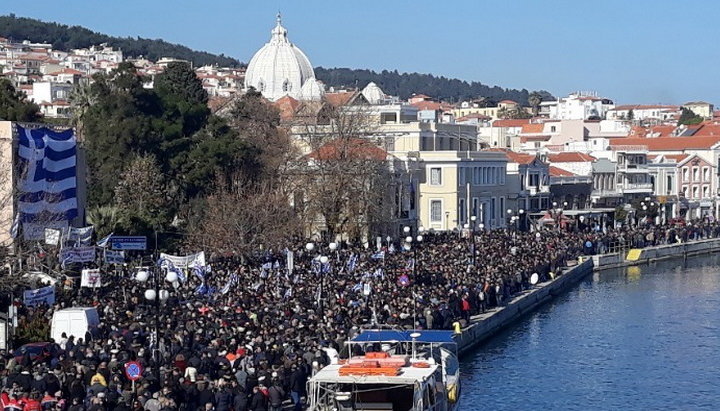 Жители греческих островов вышли на протестную акцию против наплыва мигрантов. Фото: greekreporter.com