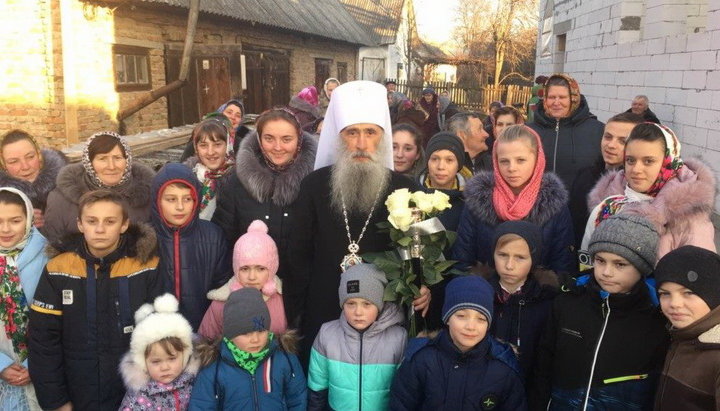 Митрополит Сергій відвідав громади захоплених храмів Тернопільської єпархії. Фото: ternopil.church.ua