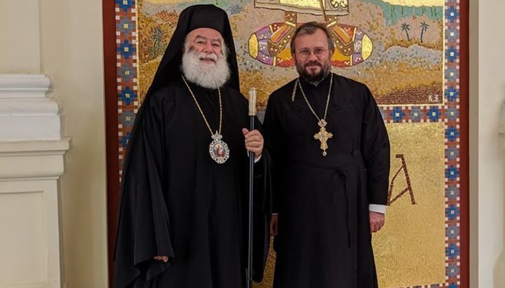 Patriarhul Alexandriei Teodor II și clericul independent al Bisericii Ortodoxe Ruse Chiril (Govorun). Imagine: Facebook