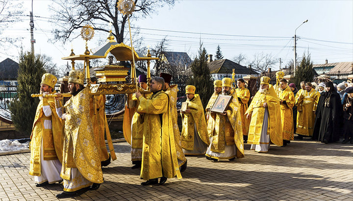 Крестный ход с мощами святителя Игнатия Мариупольского. Фото: donetsk.church.ua