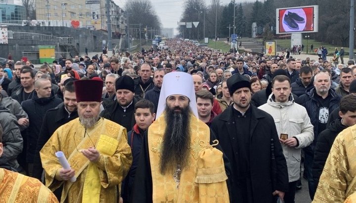 Митрополит Варсонофий возглавил крестный ход в Виннице. Фото: vinnytsia.church.ua