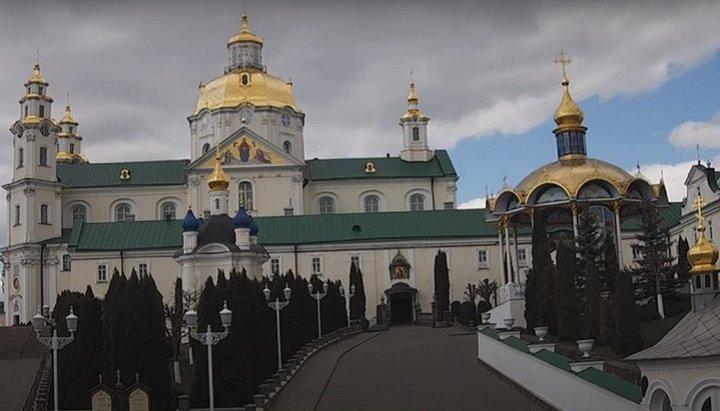 The demand to leave the monastery was voiced during an online broadcast of the service, which took place without any video footage from the temple. Photo: screenshot of the online streaming from the YouTube channel of the Pochayiv Lavra