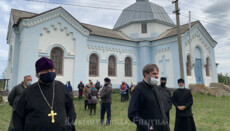 Громада УПЦ в Чечеліївці не дозволила рейдерам з ПЦУ відібрати храм