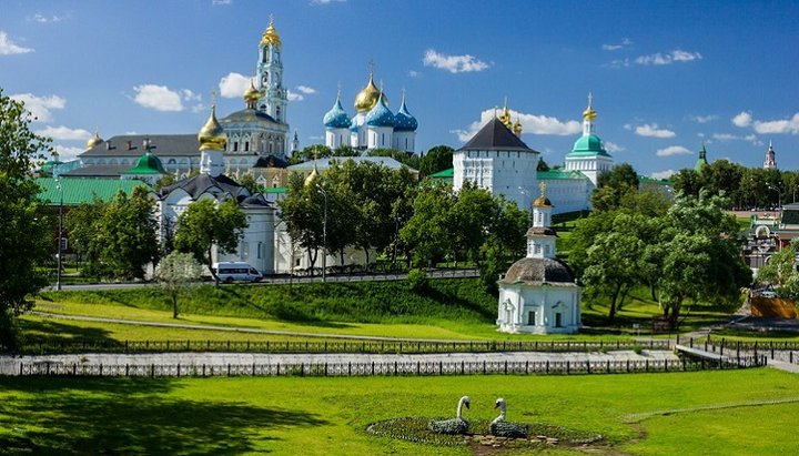 Троице-Сергиева лавра. Фото: bluesky-oz.ru