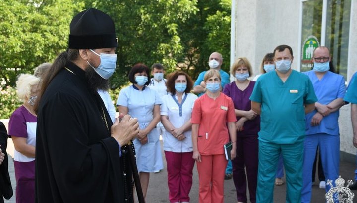 Митрополит Никодим (Горенко) на встрече с персоналом Житомирской второй городской больницы. Фото: zhytomyr-eparchy.org