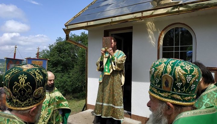 Освячення нової каплиці УПЦ в буковинському селі Драчинці. Фото: прес-служба Чернівецько-Буковинської єпархії