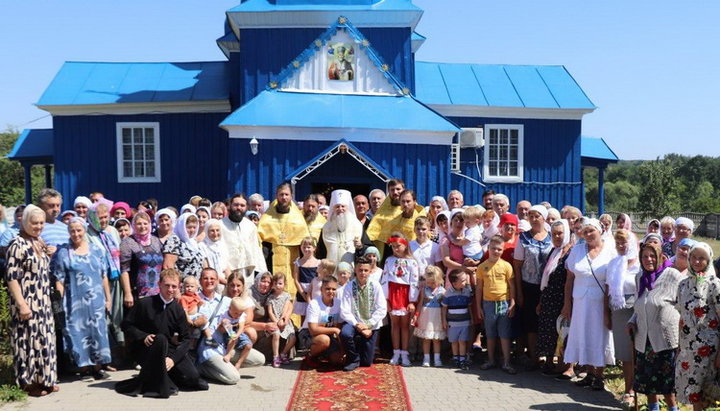 В селе Борисовка в храм вернули похищенную икону Серафима Саровского. Фото: tulchin-eparchia.org.ua