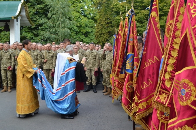 Церква продовжує допомагати українським військовим та вимушеним переселенцям