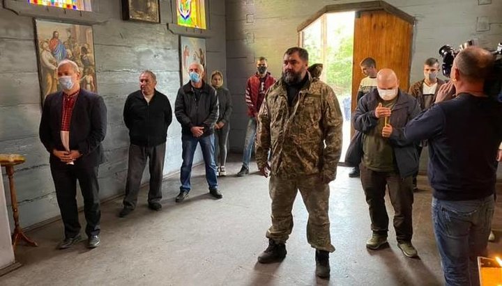 The invaders of the UOC temple in Bilovezhi. Photo: facebook.com/Mikola Velichkovich