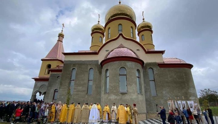 На Закарпатье освятили новый храм УПЦ