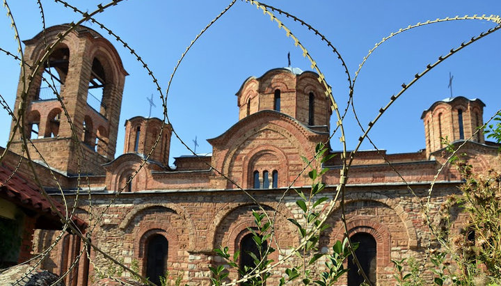 Зруйнований храм Святої Трійці в селі Петрич поблизу міста Печ в Косово. Фото: ria.ru