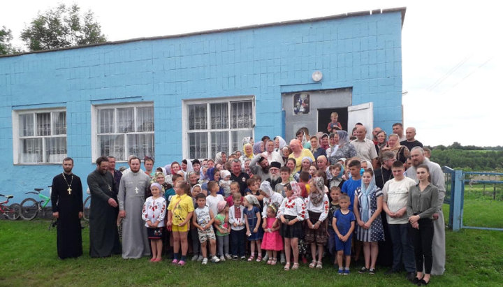 Громада Української Православної Церкви в селі П'ятигори. Фото: Facebook / Віктор Довбенюк