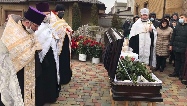 Духовенство епархии отпевало избранного мэром Александра Лугового. Фото: konotop.church.ua