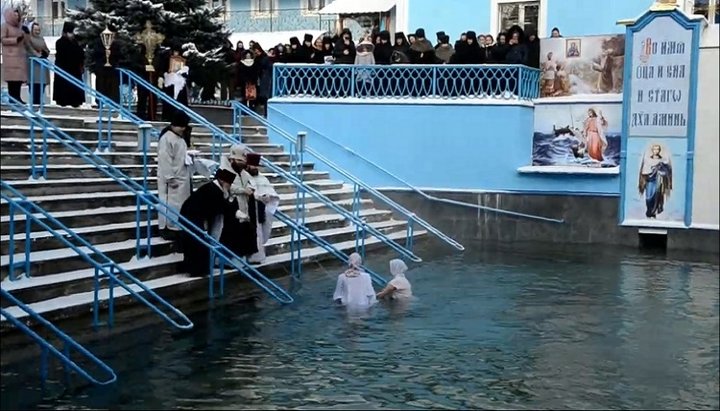 Освящение источника праведной Анны. Фото: скриншот видео с канала Скита Праведной Анны в youtube