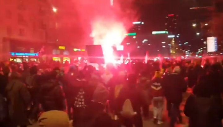 Протести противників заборони на аборти в Варшаві. фото: