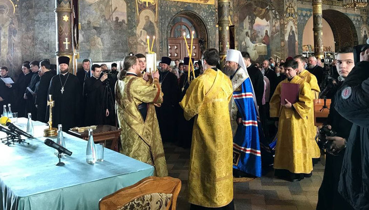 Biserica Trapezei din Lavră a început congresul reprezentanților comunităților bisericilor acaparate. Imagine: UJO