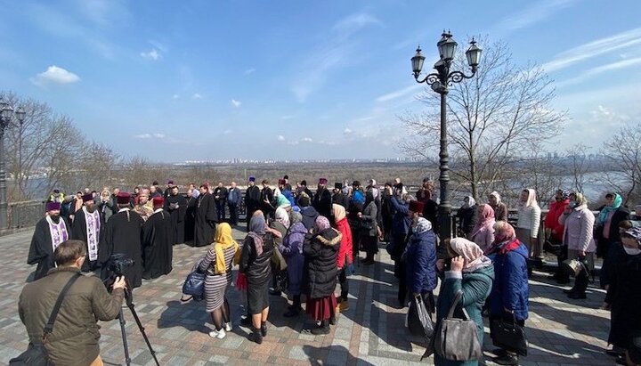 Молебень про мир на Володимирській гірці в Києві. Фото: СПЖ