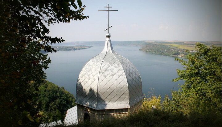 Паломництво по віддалених монастирях, крім духовної допомоги, – це ще і спосіб надати допомогу монастирській братії в цей складний кризовий час. Фото: Андрій Герман