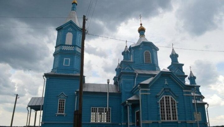 The seized temple of the UOC in the village of Tsvetokha. Photo: raskolam.netOCU supporters used the help of local servicemen to seize the church from the UOC community.