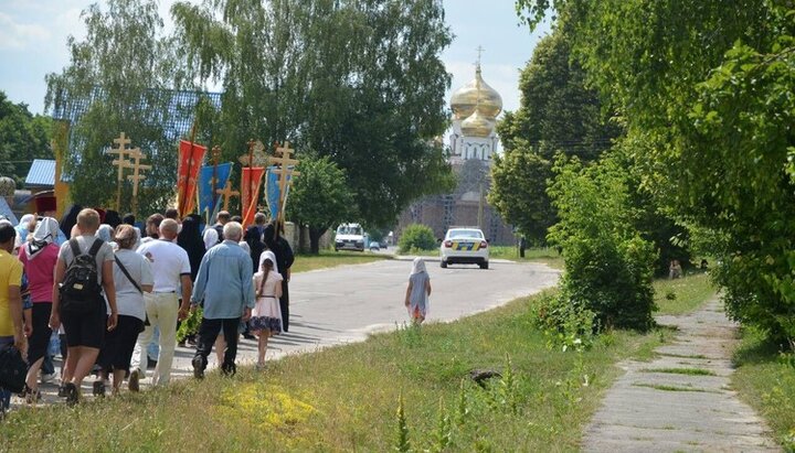 Крестный ход УПЦ к скиту св. праведной Анны в Онишковцах, 2018 г. Фото: СПЖ