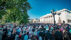 რადასთან და პრეზიდენტის ოფისთან მივიდა 20 000-ზე მეტი მორწმუნე,-