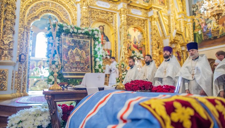 Mitropolitul Mitrofan a fost înmormântat la cimitirul din Lavra Peșterilor de la Kiev, în spatele bisericii Nașterii Domnului. Imagine: facebook.com/V.D.Kotsaba