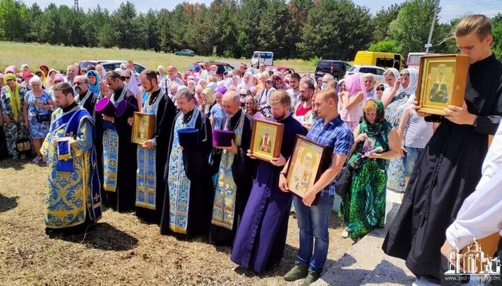 У Сєвєродонецьку провели хресний хід на честь ікони Богоматері «Троєручиця»