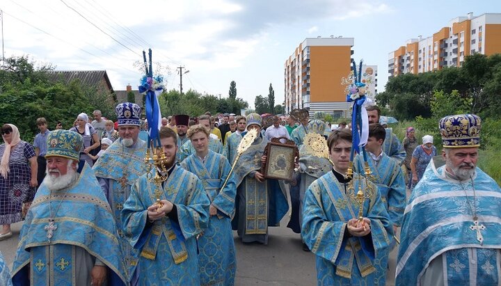 Хресний хід у Полтавській єпархії УПЦ з чудотворною Горбанівською іконою Пресвятої Богородиці. Фото: сторінка Полтавської єпархії в Facebook.