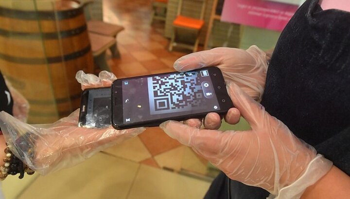 У Москві скасовують систему обов'язкових QR-кодів для відвідування закладів громадського харчування. Фото: news.myseldon.com