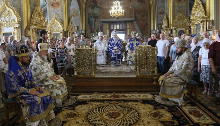 Святкове Богослужіння у Вознесенському кафедральному соборі УПЦ в Ізюмі. Фото