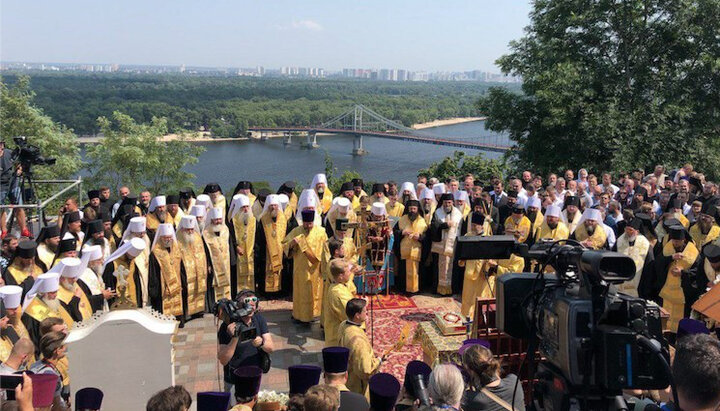 Иерархи УПЦ на Владимирской горке. Фото: СПЖ