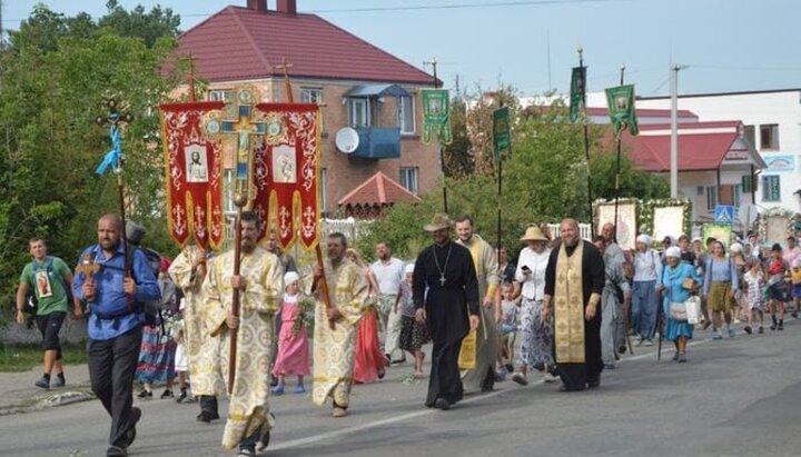 Крестный ход верующих Острожского благочиния в Почаев. Фото: СПЖ