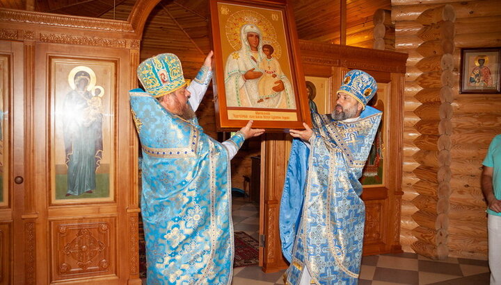 Празднование памяти чудотворной иконы Божьей Матери в Мариуполе. Фото: donetsk.church.ua